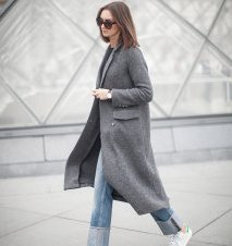 greay-coat-jeans-outfit-street-style