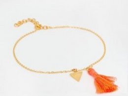 summer-jewelry-trend-anklet-ottoman-hands.jpg